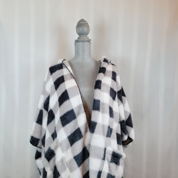 Steve Madden Women's Mondrian Colorblock Poncho Black Size Regular